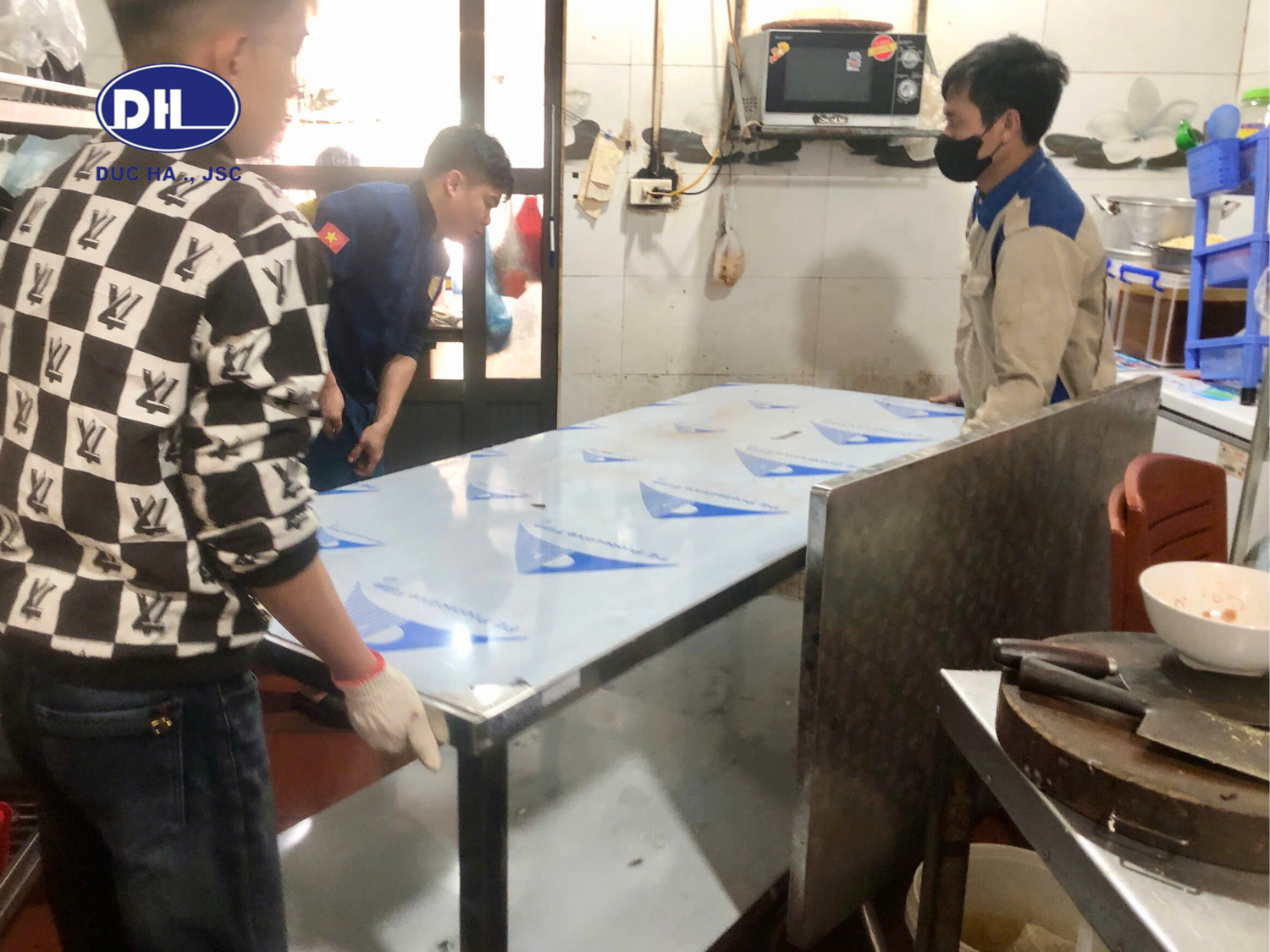 Thi công bếp ăn Nhà hàng 828 - Gà Tươi Mạnh Hoạch tại Thái Nguyên