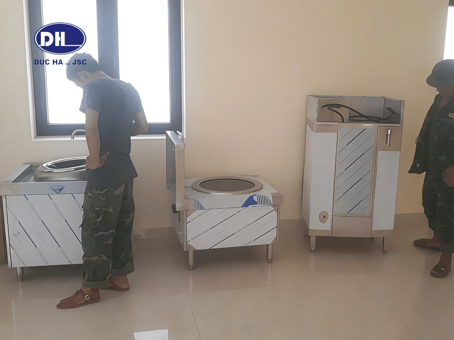 bàn giao thiết bị tại công trình Thi công bếp ăn Bộ chỉ huy Bộ đội Biên phòng tỉnh Ninh Bình