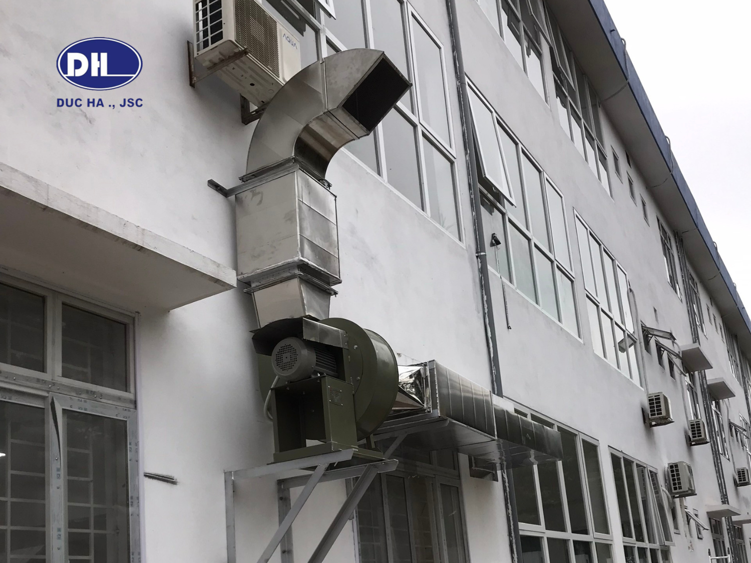 Quạt và ống hút khói bếp ăn Trường Mầm Non Tiên Phong tại Ba Vì