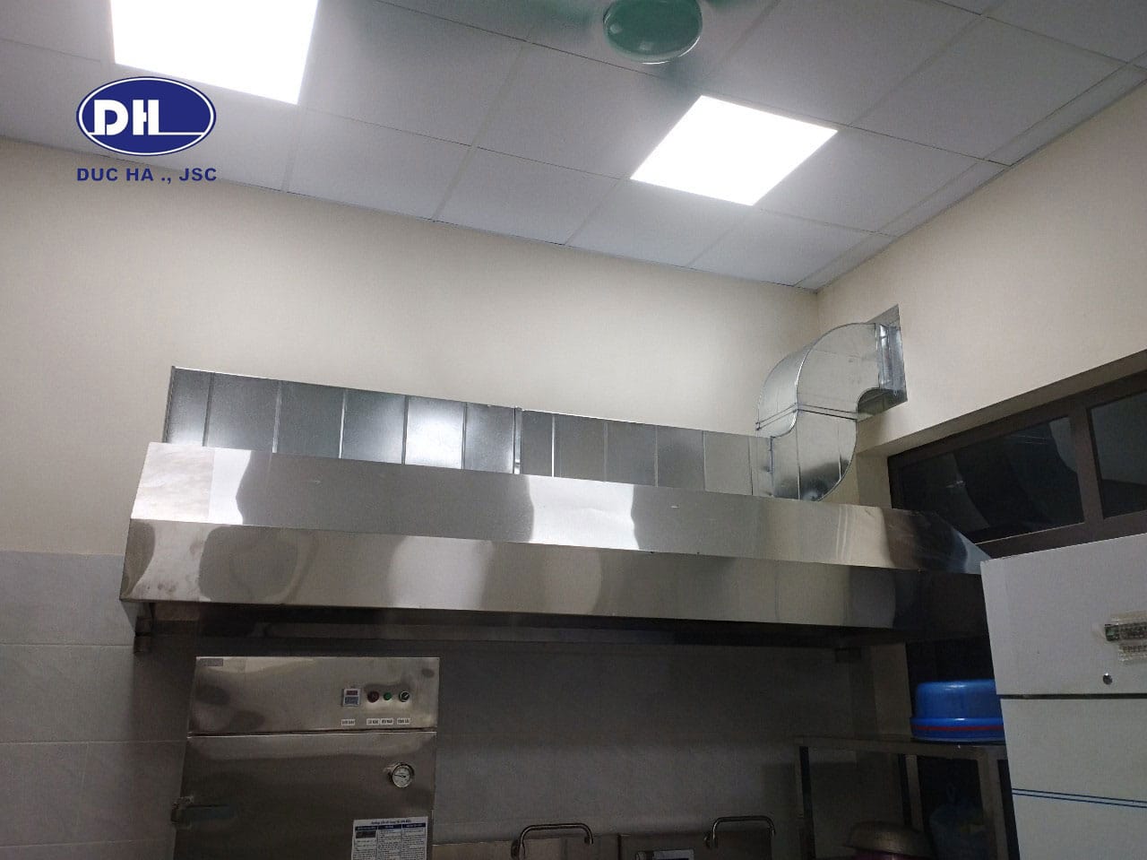 Hút mùi bếp ăn cong an xa Phúc Thịnh