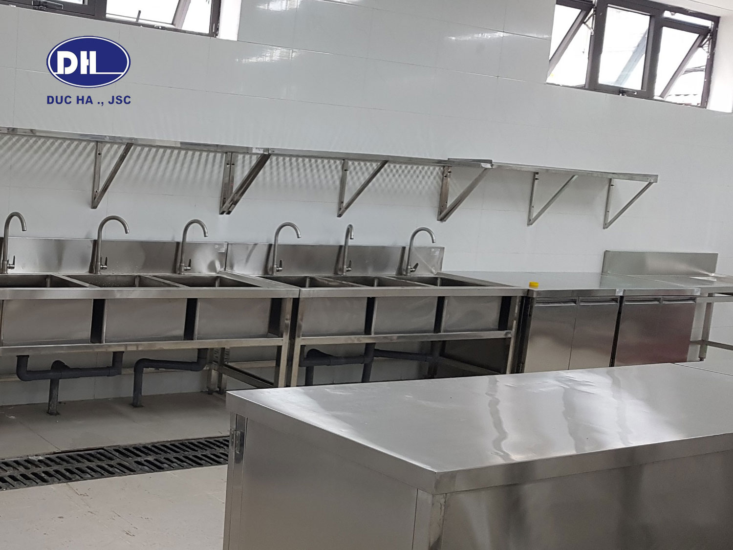 thi công bếp Á công nghiệp theo đúng tiêu chuẩn một chiều