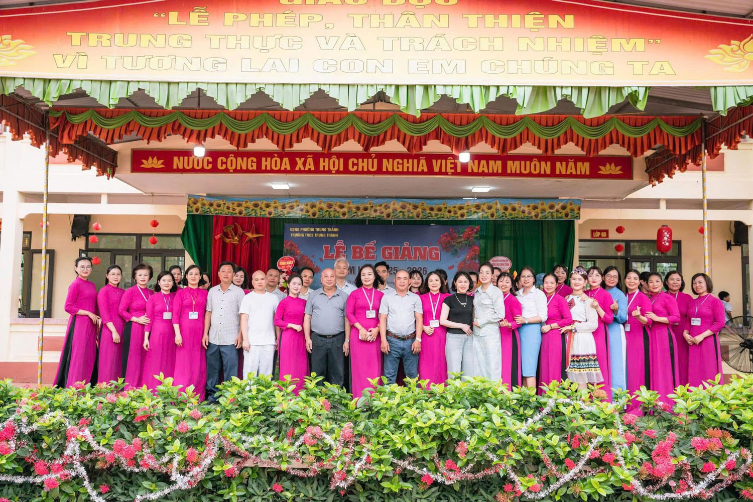 Đức Hà Trao Quà Cho Học Sinh Nghèo Vượt Khó Tại Trung Thành