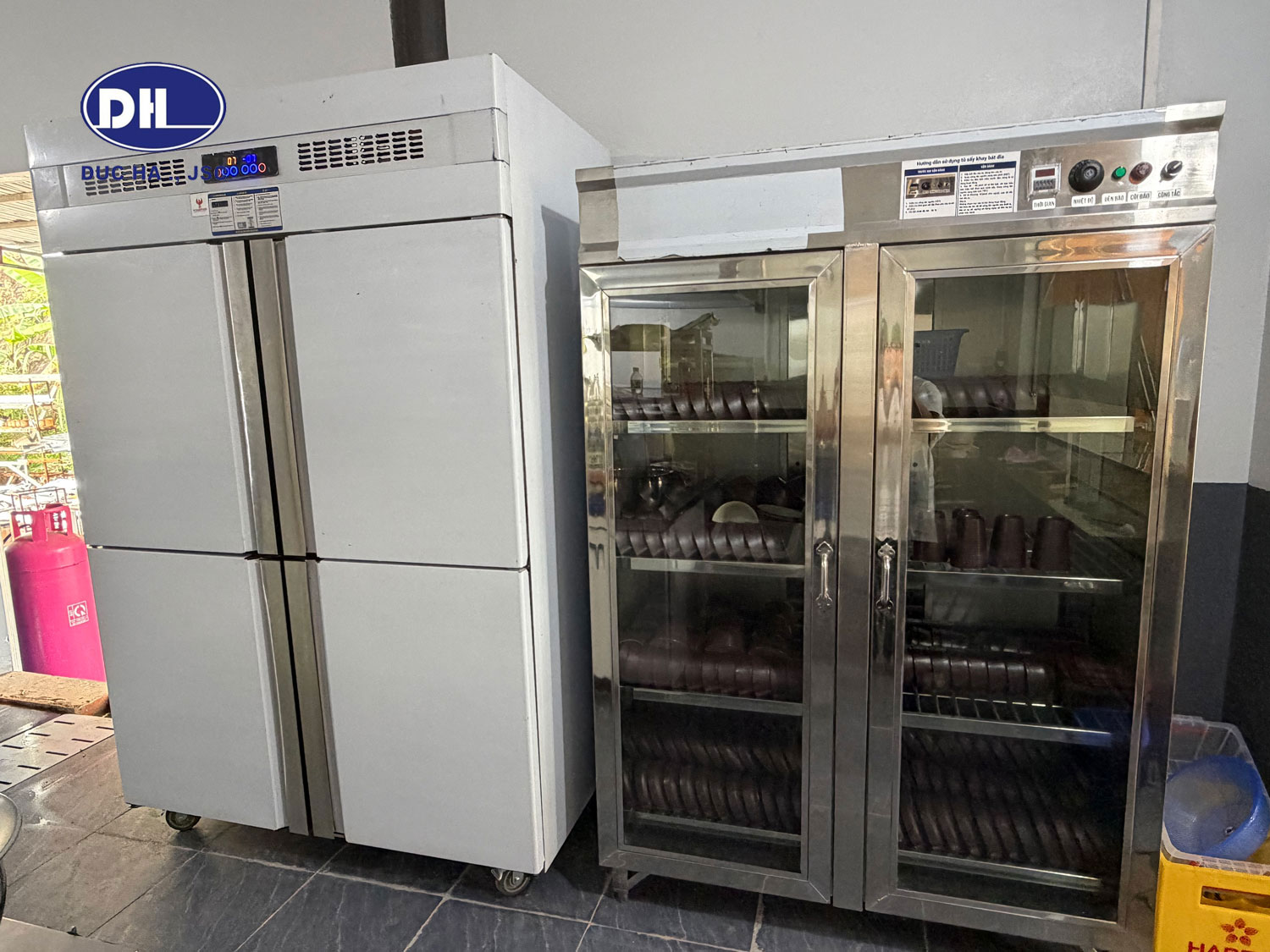tủ đông bảo quản thực phẩm và tủ sấy bát đĩa công nghiệp
