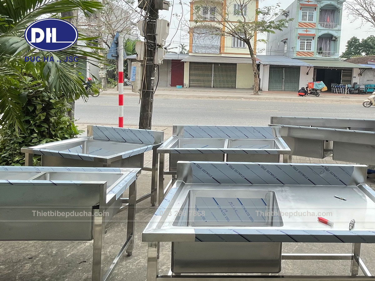 Chậu rửa inox công nghiệp loại nào phù hợp với bếp ăn tập thể?