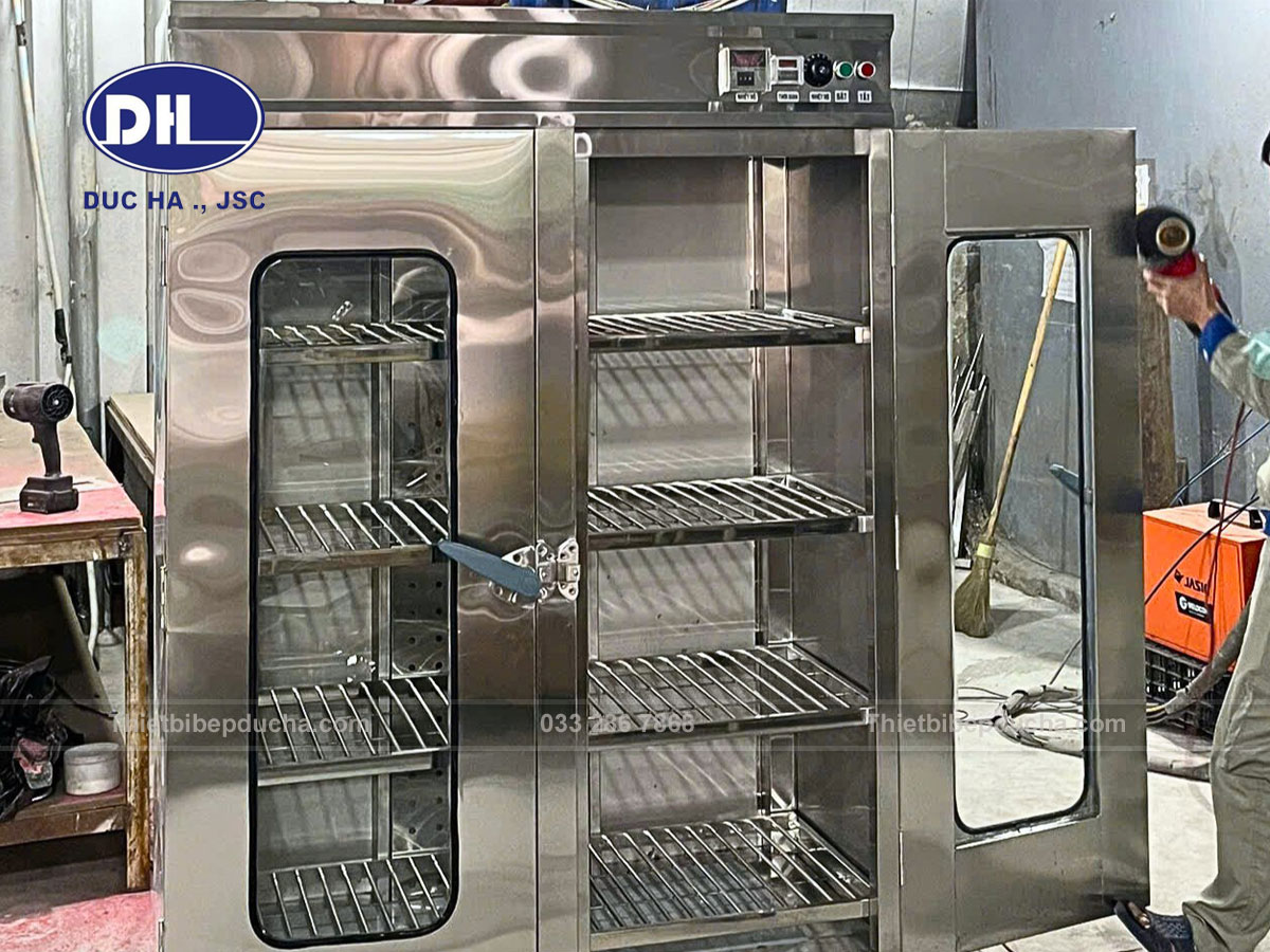 Có nên đầu tư tủ sấy bát đĩa công nghiệp cho quán ăn không?