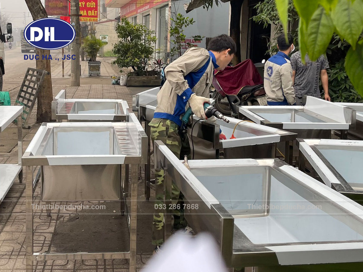 Có nên đặt gia công chậu rửa inox công nghiệp theo yêu cầu?