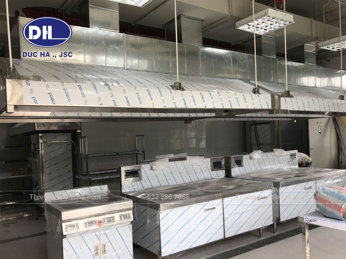 Tum hút mùi bếp công nghiệp có vai trò gì trong hệ thống bếp?